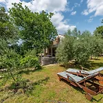Rosemary Zadarvillas