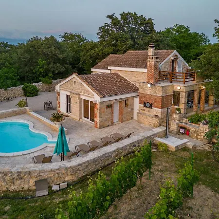 Rosemary Zadarvillas *