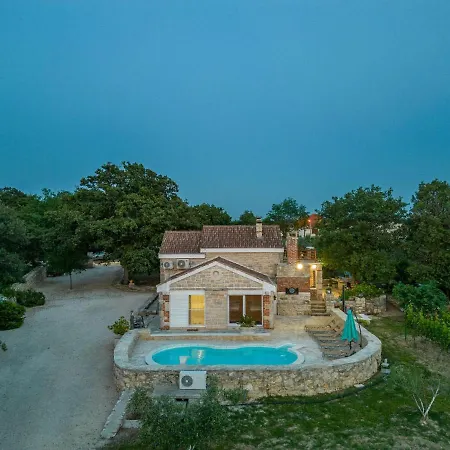 Rosemary Zadarvillas