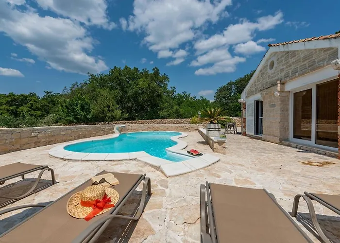 Rosemary Zadarvillas