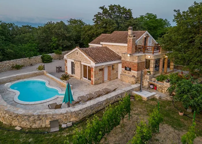 Rosemary Zadarvillas *