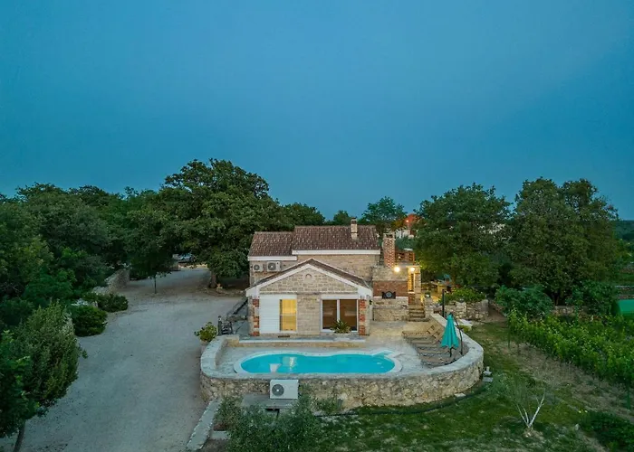 Rosemary Zadarvillas