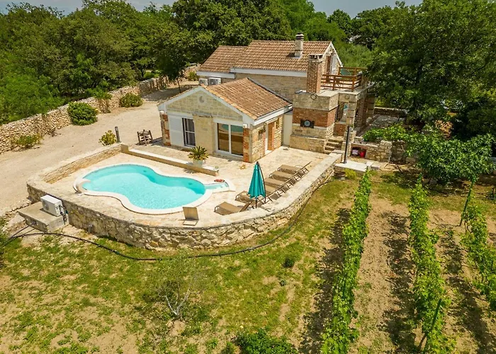 Rosemary Zadarvillas *